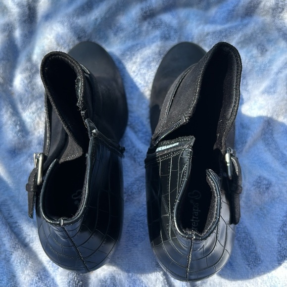 NWT Baretraps Lexi’s Black Croc Heels Strap Buckle Ankle Boots 8M Cut Out Sides - Picture 5 of 16